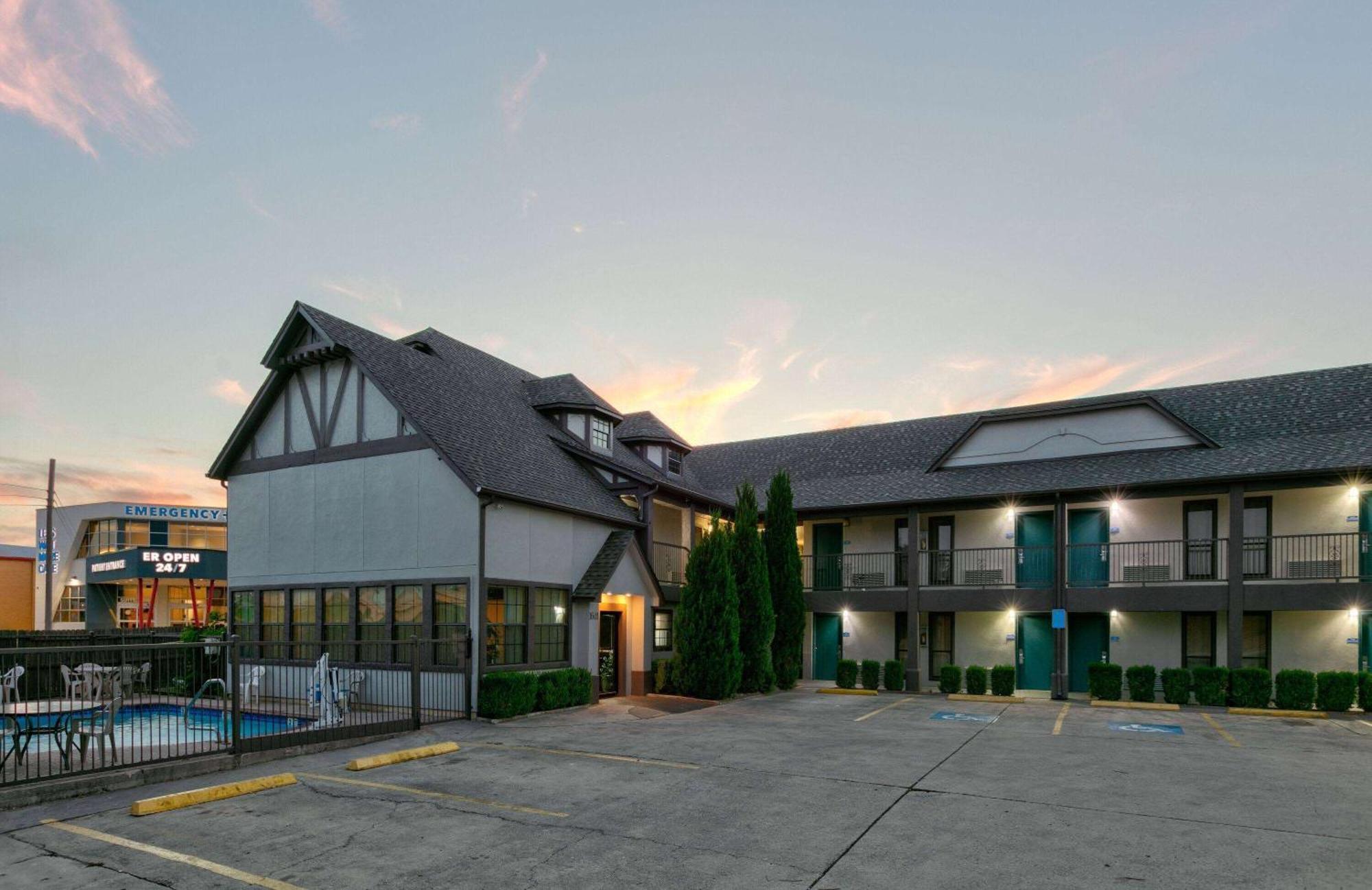Howard Johnson By Wyndham San Marcos Exterior foto